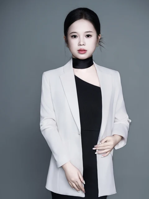 张婷芬人物照片